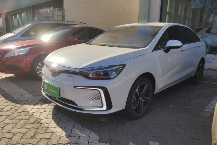 北京汽车 北京EU5 2018款 R550 智潮版车身外观1