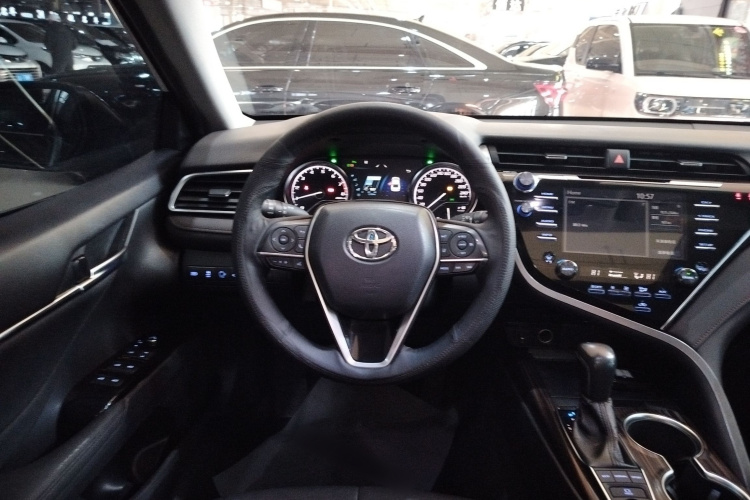 丰田 凯美瑞 2018款 2.5G 豪华版中控内饰13