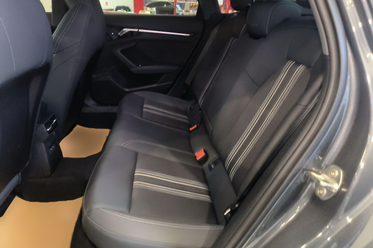 奥迪A3 2023款 改款 A3L Limousine 35 TFSI 时尚运动型中控内饰7004