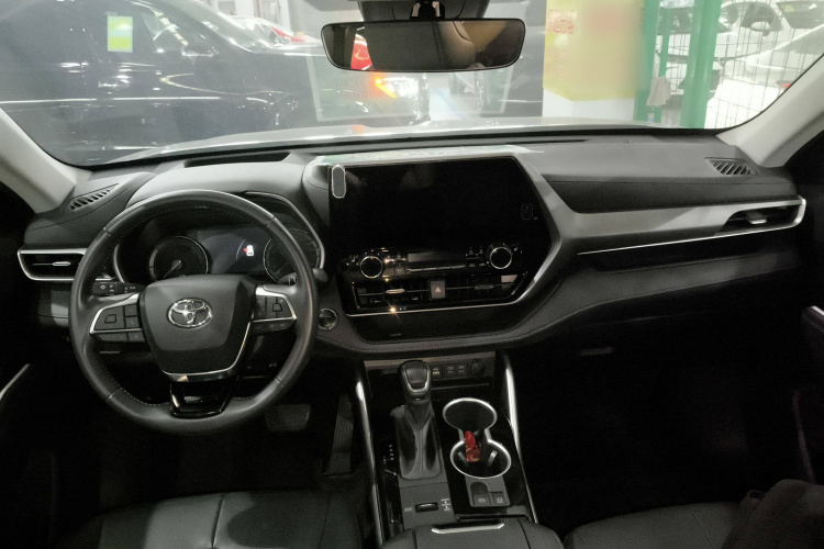 丰田 汉兰达 2023款 2.5L智能电混双擎两驱尊贵版 7座中控内饰12