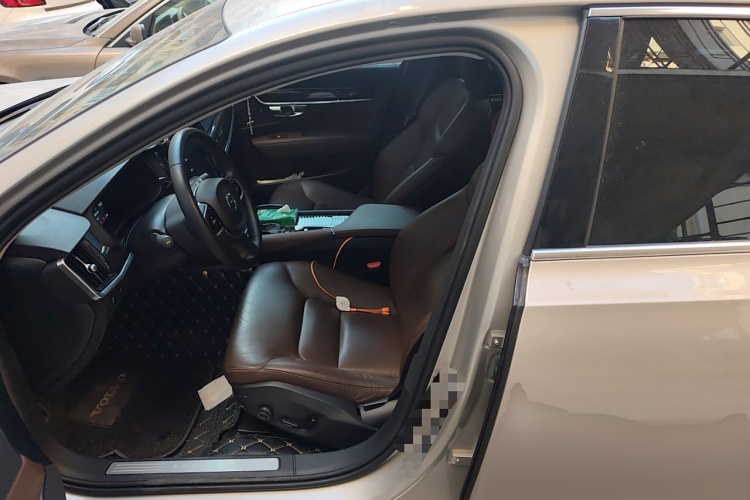 沃尔沃S90 2018款 T4 智远版中控内饰19