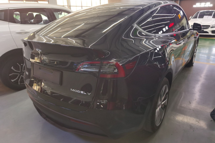 特斯拉 Model Y 2022款 改款 后轮驱动版车身外观7