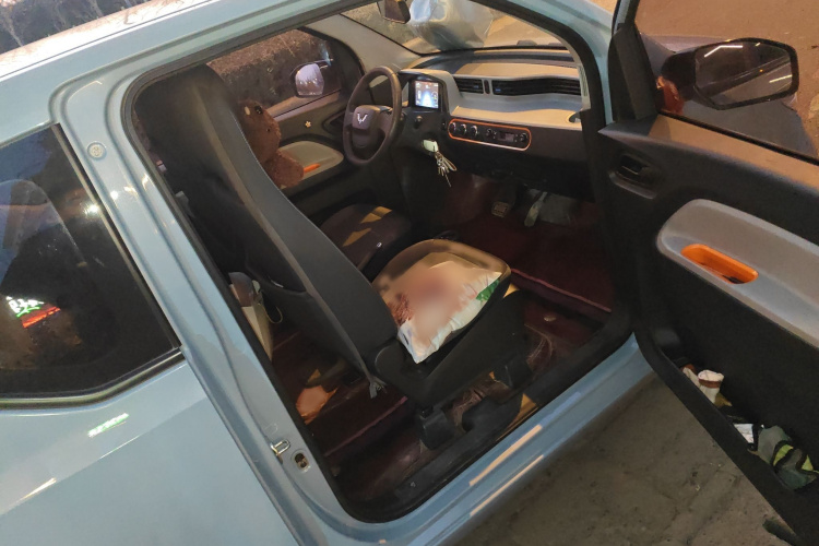 五菱汽车 宏光MINIEV 2020款 自在款 三元锂局部细节9005