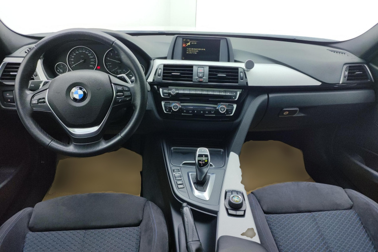 宝马3系 2017款 320i M运动型中控内饰12