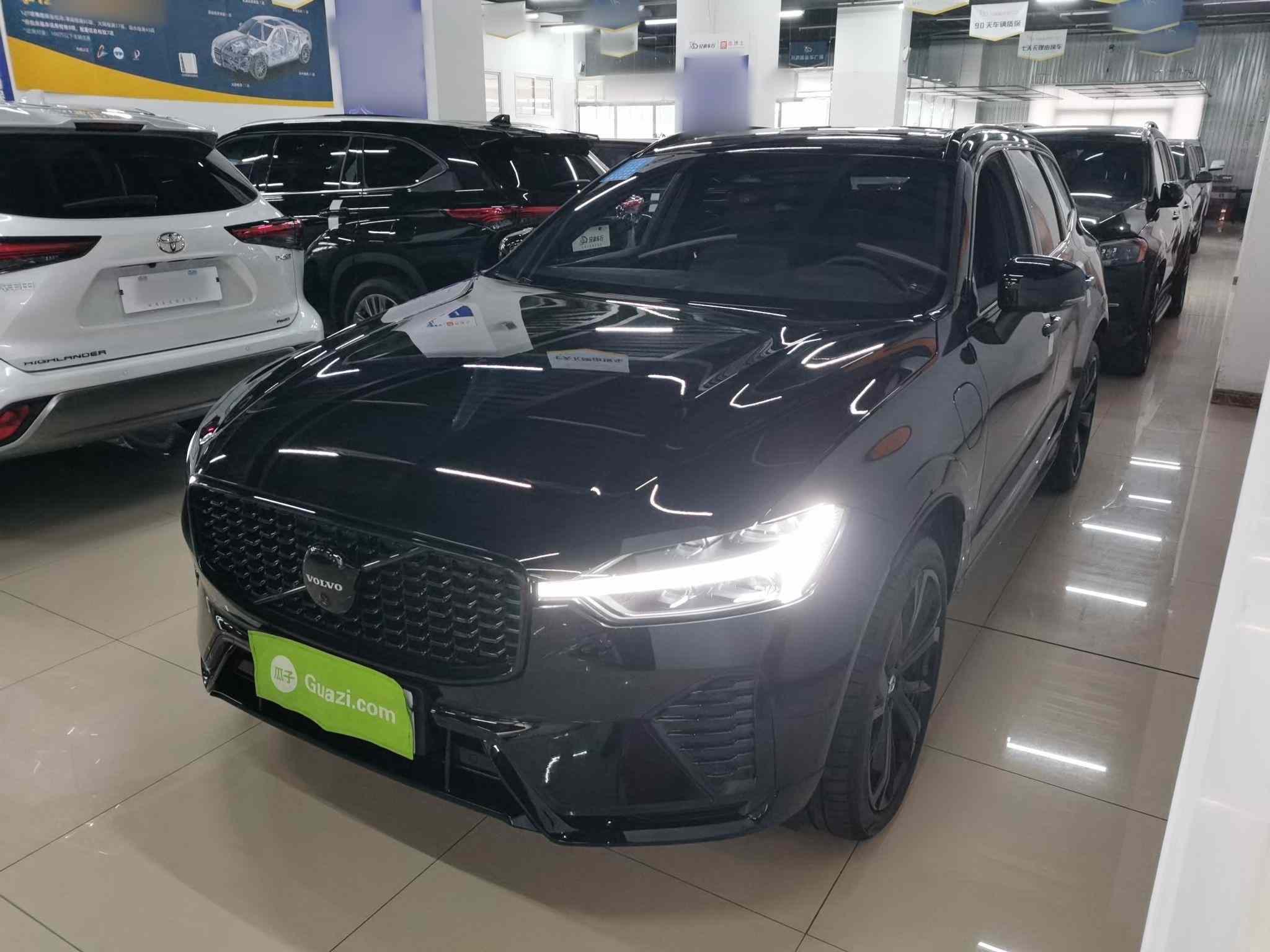 沃尔沃XC60新能源 2025款 插电式混动 长续航四驱智远极夜黑版(2)