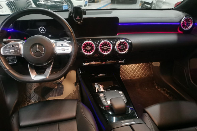 奔驰A级 2022款 改款 A 200 L 运动轿车时尚型中控内饰12