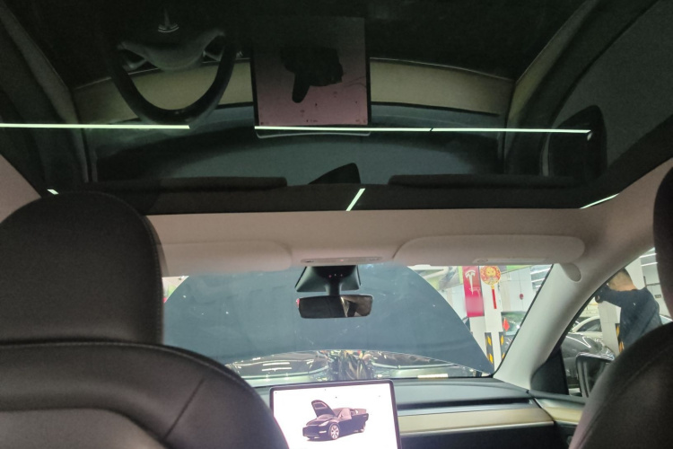 特斯拉 Model Y 2022款 长续航全轮驱动版中控内饰22