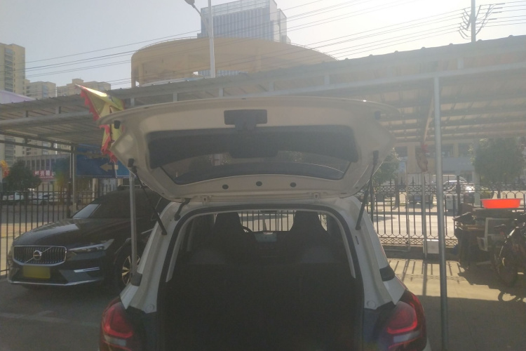 五菱汽车 五菱缤果 2023款 333km 快享款机舱底盘23