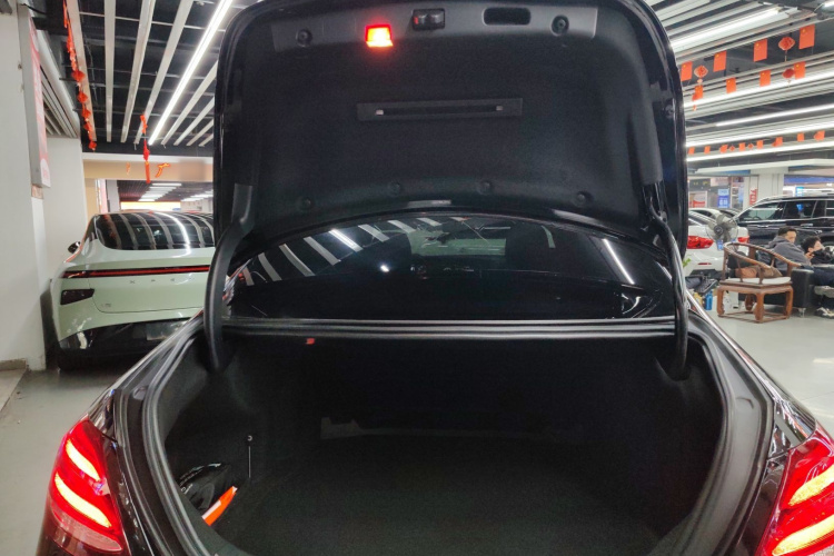 奔驰E级 2019款 E 260 L 运动型机舱底盘23