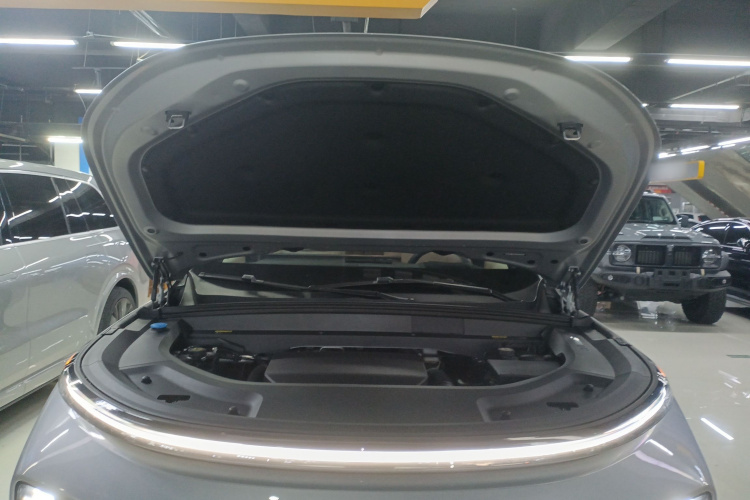 理想汽车 理想L8 2024款 Ultra机舱底盘24