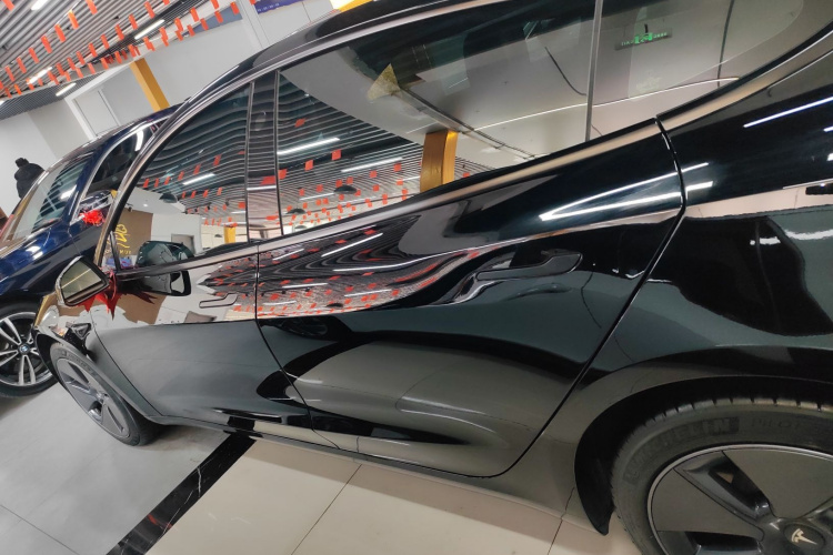 特斯拉 Model 3 2022款 后轮驱动版车身外观4