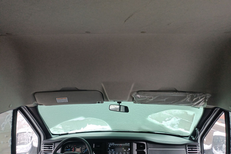 江铃福顺 2022款 2.0T 手动多功能乘用车中轴中高顶6-7座局部细节22