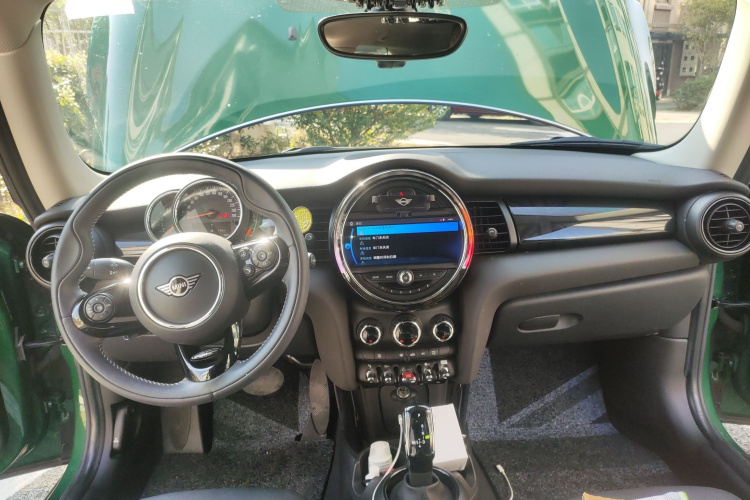 MINI 2020款 1.5T COOPER 艺术家中控内饰12