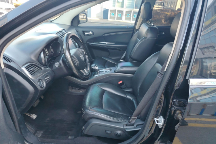 道奇 酷威 2016款 2.4L 两驱旅行版中控内饰19