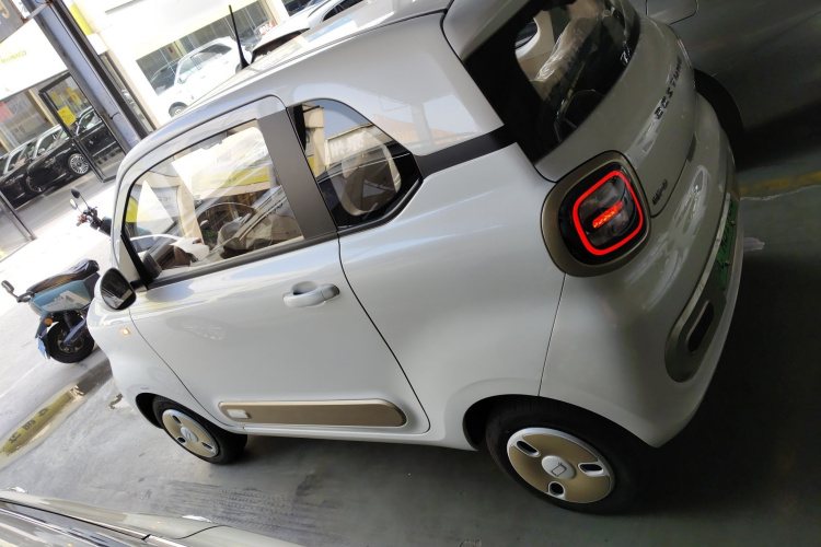 奔腾小马 2025款 222km 灵动马车身外观4