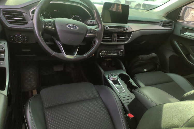 福特 福克斯 2019款 两厢 EcoBoost 180 自动锋潮型中控内饰7002