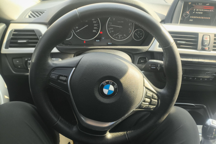 宝马3系GT 2016款 320i 时尚型中控内饰13