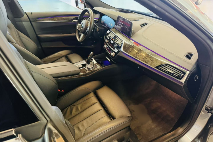 宝马6系GT 2019款 630i M运动套装中控内饰7006