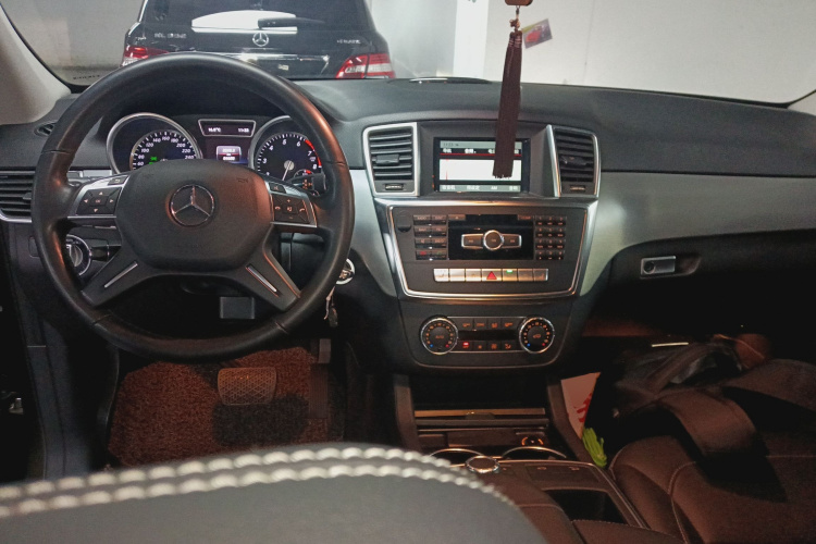 奔驰M级 2015款 ML 320 4MATIC中控内饰12