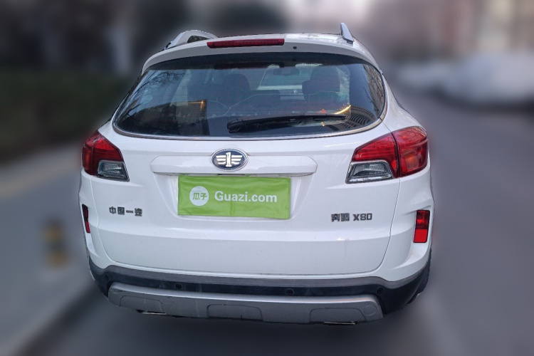 奔腾X80 2013款 2.0L 自动舒适型车身外观6