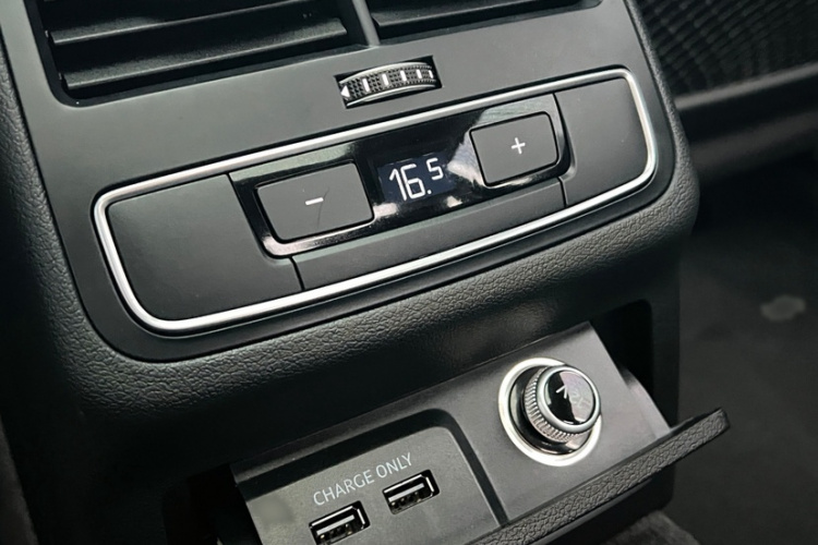 奥迪A4L 2019款 40 TFSI 时尚型 国VI局部细节9003