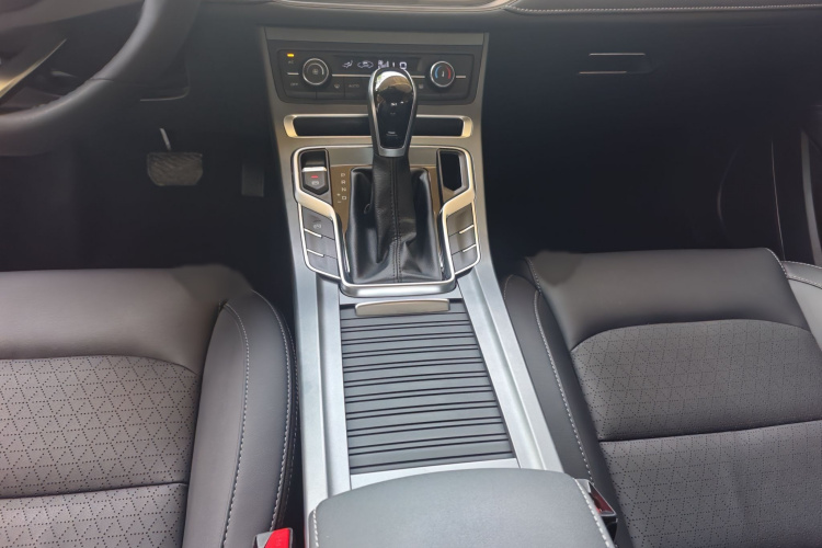 吉利汽车 帝豪 2021款 UP 1.5L CVT向上版中控内饰7006