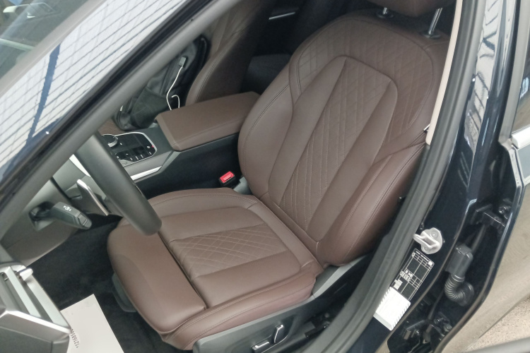 宝马3系 2025款 325i M运动套装局部细节19