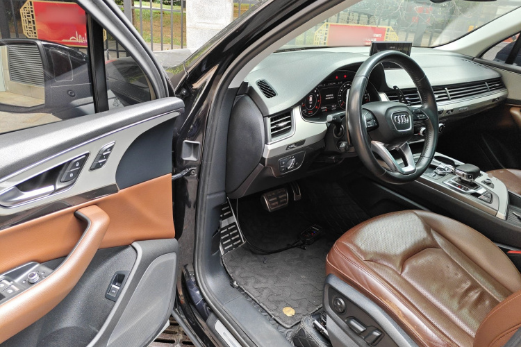 奥迪Q7 2019款 55 TFSI 技术型中控内饰20