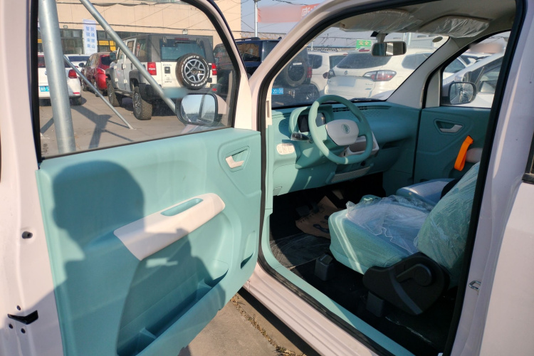 凌宝汽车 凌宝uni 2025款 微甜版 11.52kWh中控内饰7003