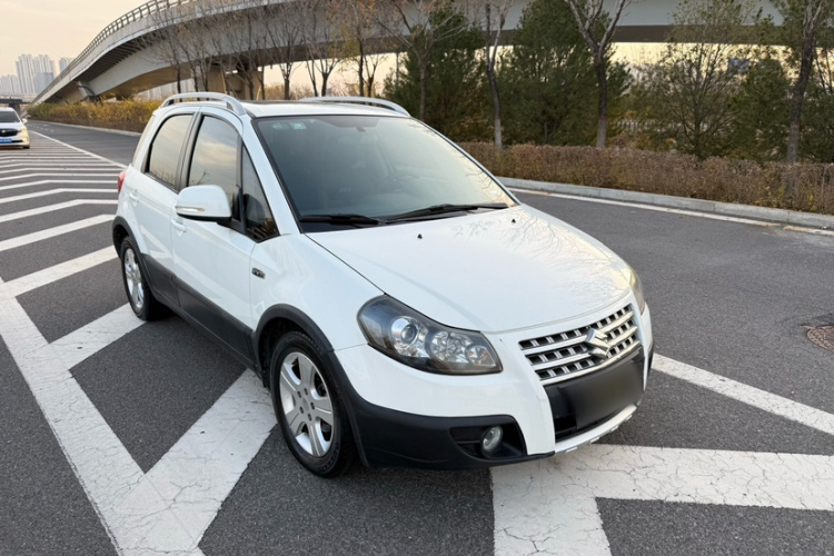 铃木 天语 SX4 2013款 酷锐 1.6L 自动20周年3G智能版车身外观6009