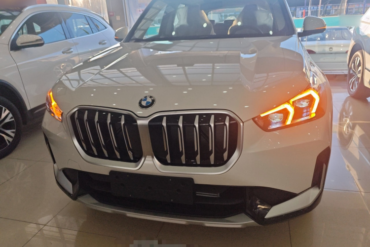 宝马X1 2025款 sDrive25Li X设计套装车身外观2