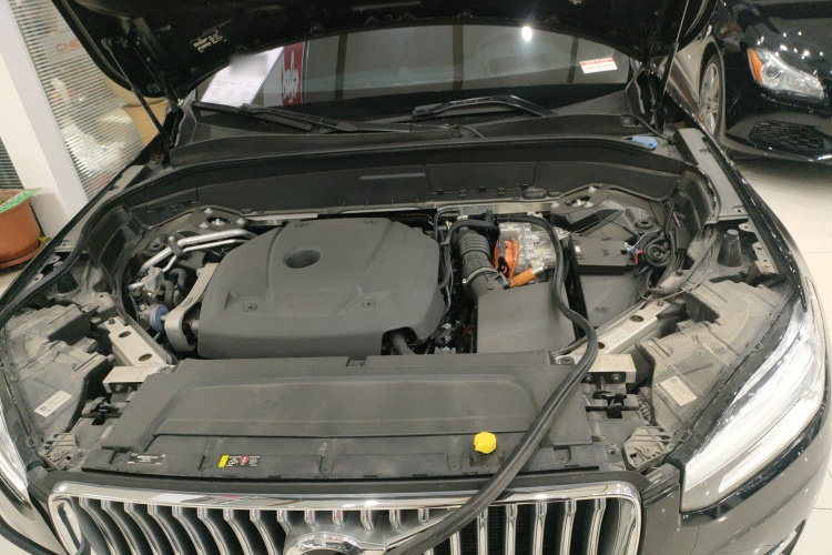 沃尔沃XC90新能源 2022款 E驱混动 T8 智尊豪华版 7座机舱底盘24