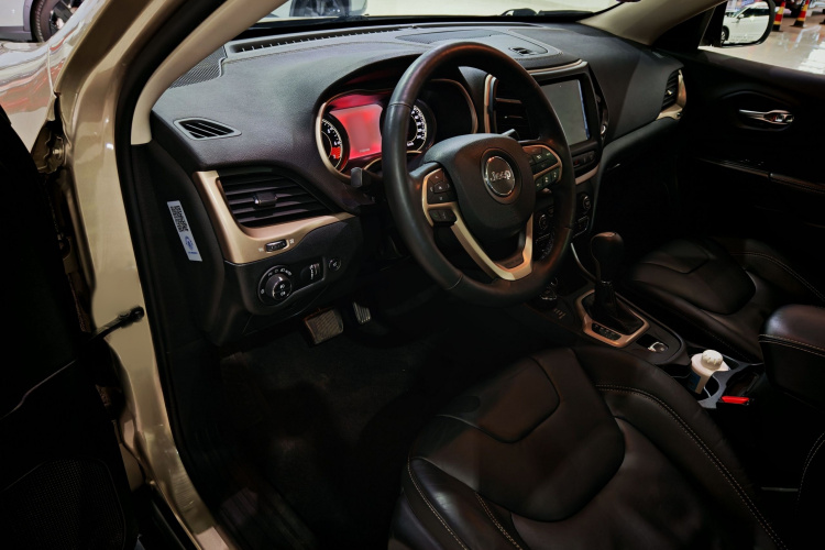 Jeep 自由光(进口) 2014款 2.4L 豪华版局部细节19