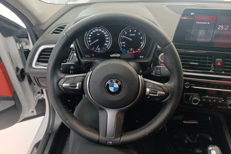 宝马1系 2022款 125i M运动曜夜版中控内饰13