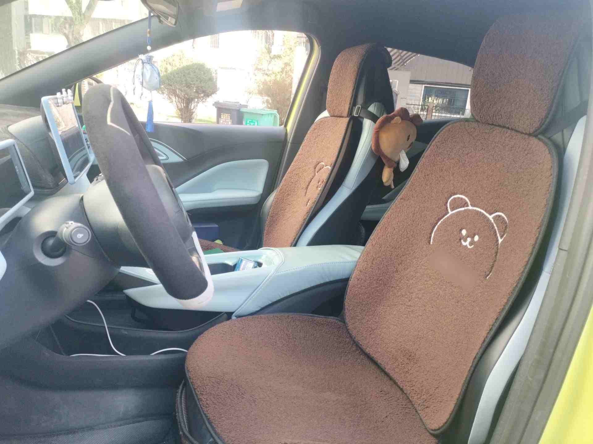 车辆左侧前座椅实拍