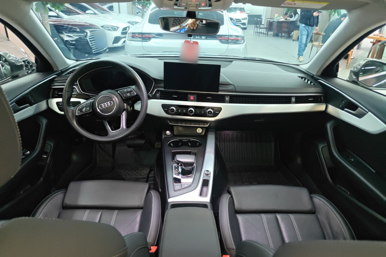 奥迪A4L 2022款 40 TFSI 时尚动感型中控内饰12