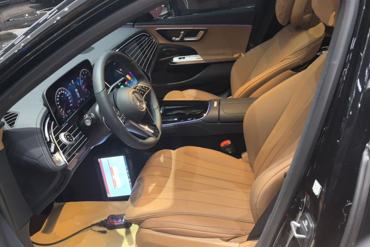 奔驰E级 2025款 E 260 L中控内饰19