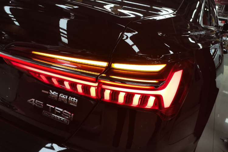 奥迪A6L 2023款 改款 45 TFSI quattro 臻选动感型车身外观6006