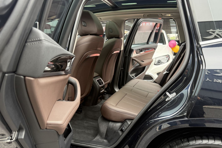 宝马X3 2022款 改款 xDrive25i M运动套装中控内饰7002