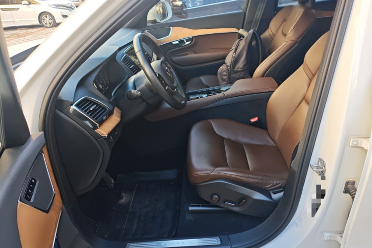 沃尔沃XC90 2021款 B5 智行豪华版 7座中控内饰19