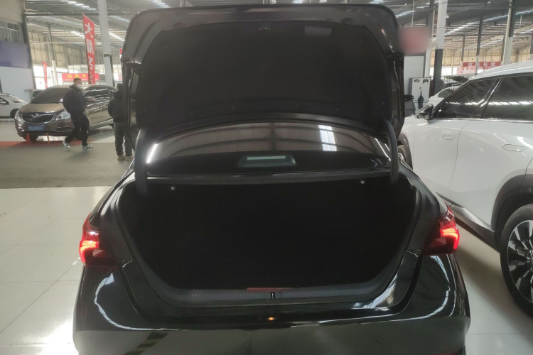 丰田 亚洲龙 2019款 双擎 2.5L 豪华版 国VI机舱底盘23