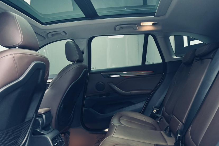 宝马X1 2019款 sDrive18Li 尊享型中控内饰7004