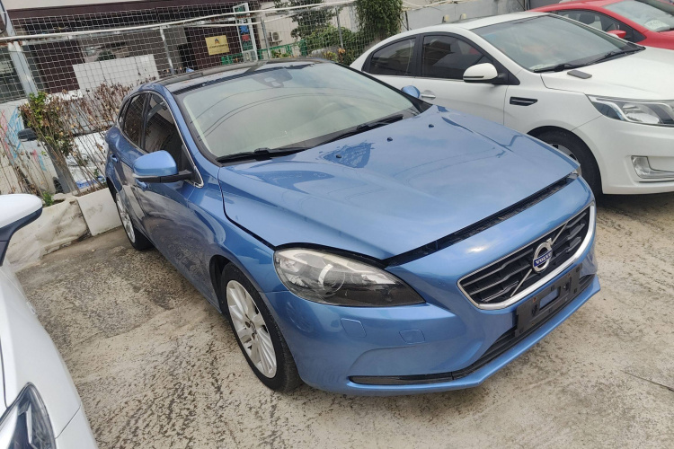 沃尔沃V40 2016款 T3 智逸版车身外观3