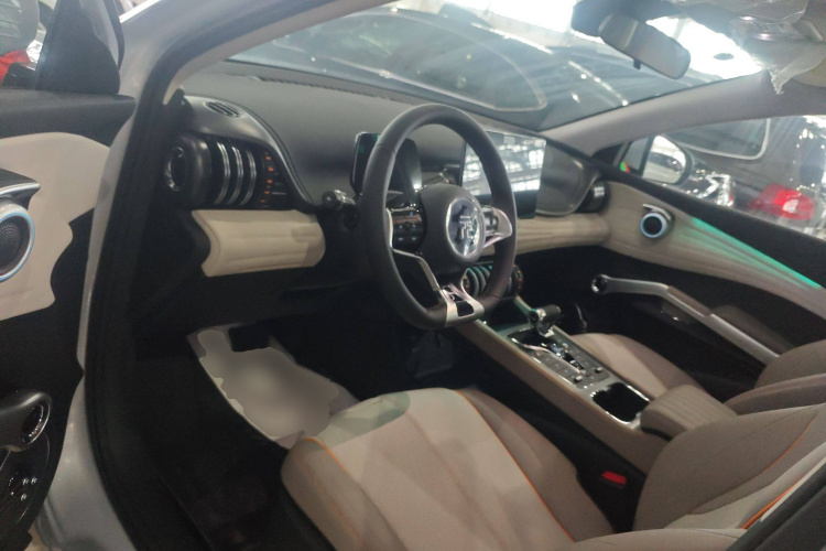 比亚迪 元PLUS 2024款 荣耀版 430KM 领先型中控内饰7003