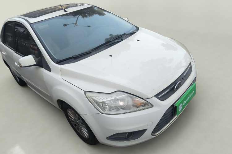 福特 福克斯 2013款 三厢经典 1.8L 自动时尚型车身外观3