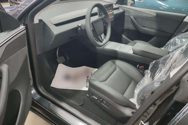 特斯拉 Model Y 2025款 改款 长续航全轮驱动版中控内饰20