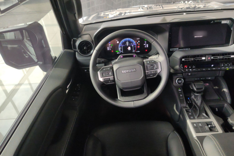 丰田 普拉多 2024款 2.4T 全能TX版 5座中控内饰13