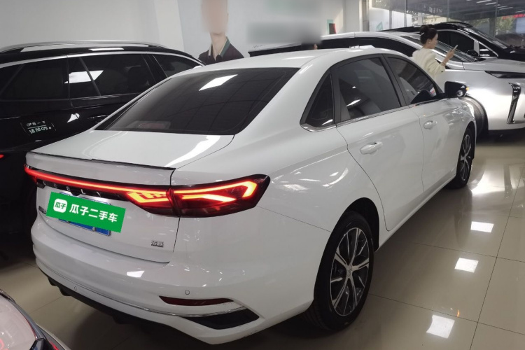 吉利汽车 帝豪 2023款 第4代冠军版 1.5L CVT尊贵型车身外观7