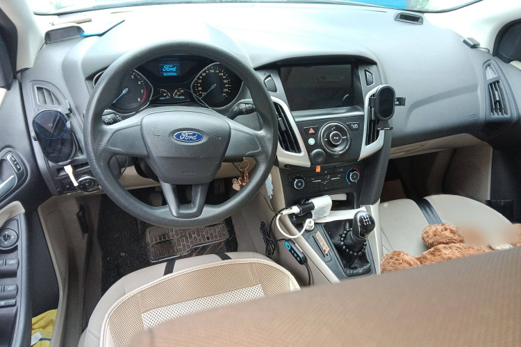 福特 福克斯 2015款 三厢 1.6L 手动舒适型中控内饰7002