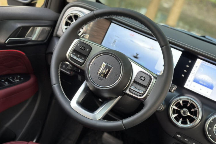 坦克300 2024款 2.0T 穿越者中控内饰7015